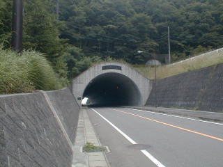 西湖付近のトンネル