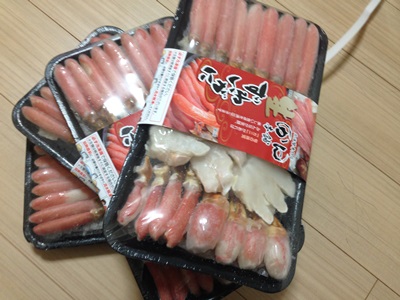 4パック分のカニを積む